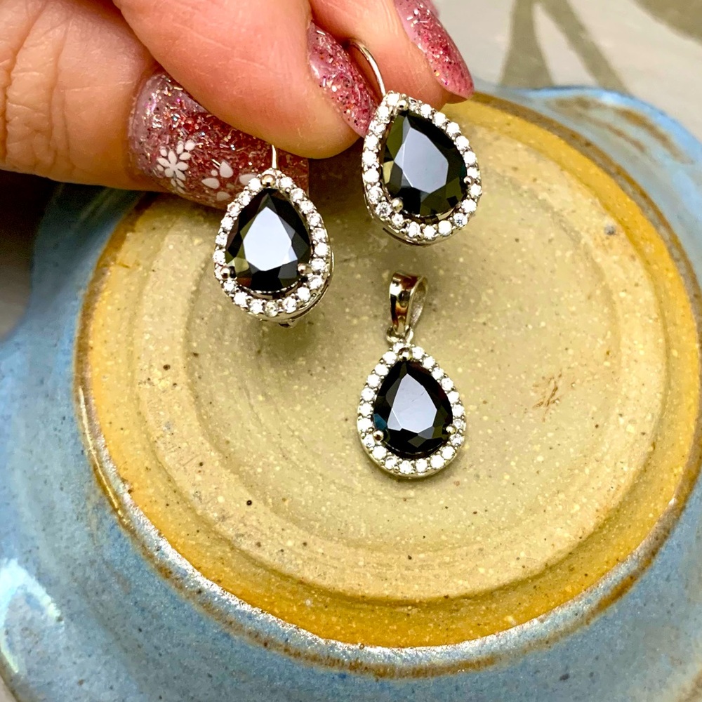 💕Sterling onyx and cubic zirconia earrings and necklace set